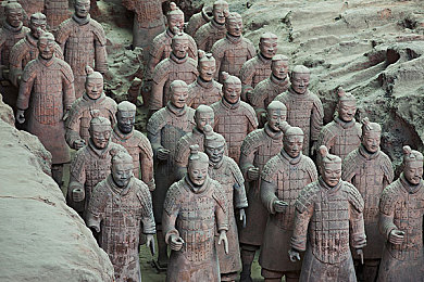 男人让女人爽翻天视频｜网络爆红！夫妻亲密互动视频唤醒家庭温暖与情感交流意识-2